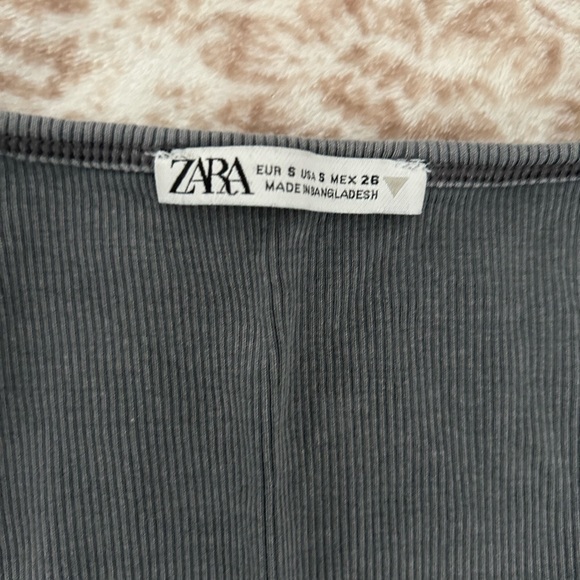 Dark grey ribbed Zara tank top - Picture 2 of 2